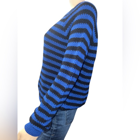 Forever 21 Sweater - Picture 2 of 6